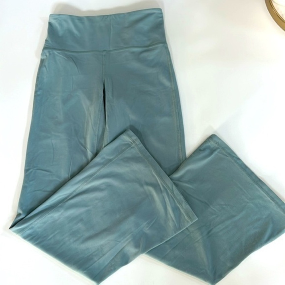 Athleta ELATION HIGH RISE FLARE PANT size small in Light Green